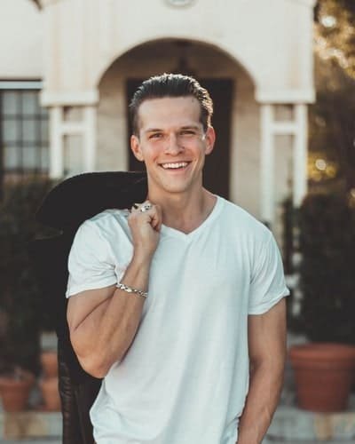 Instructor Alec Jason professional diver